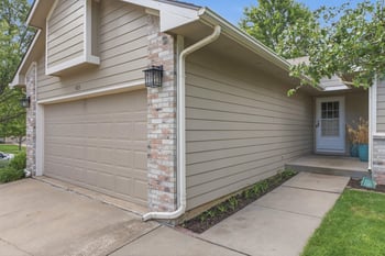 433 S Firefly Ct, Wichita, KS 67235