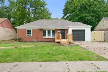 1833 S Parkwood Ln, Wichita, KS 67218