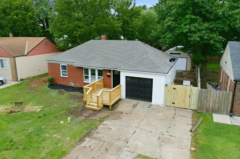 1833 Parkwood Ln, Wichita, KS 67218