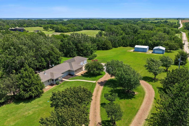 1707 Coronado Rd, Bennington, KS 67422