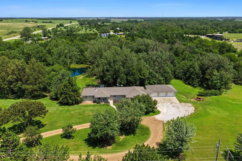 1707 Coronado Rd, Bennington, KS 67422