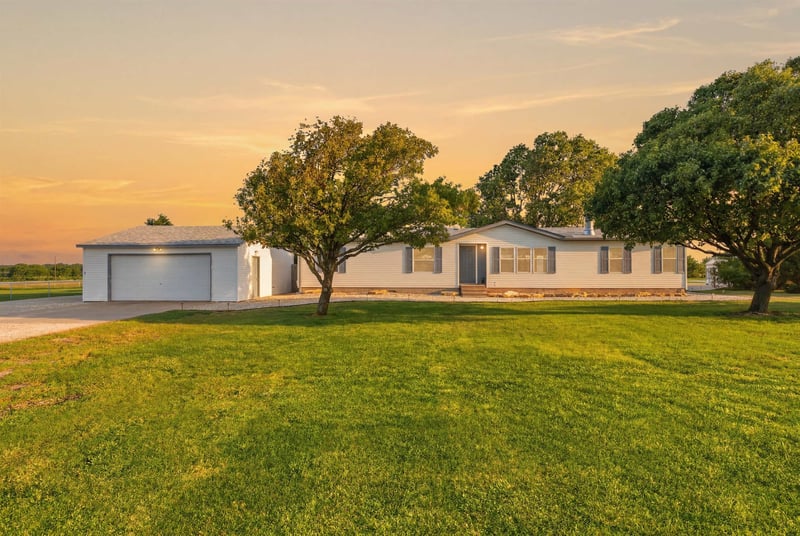 10911 Pawnee Rd, Leon, KS 67074