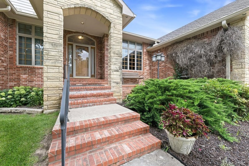 1252 N Hickory Creek Ct, Wichita, KS 67235