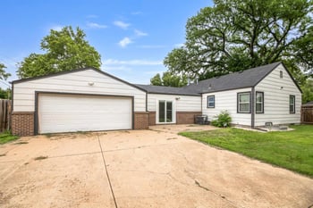 2739 S Rose Marie Ct, Wichita, KS 67216