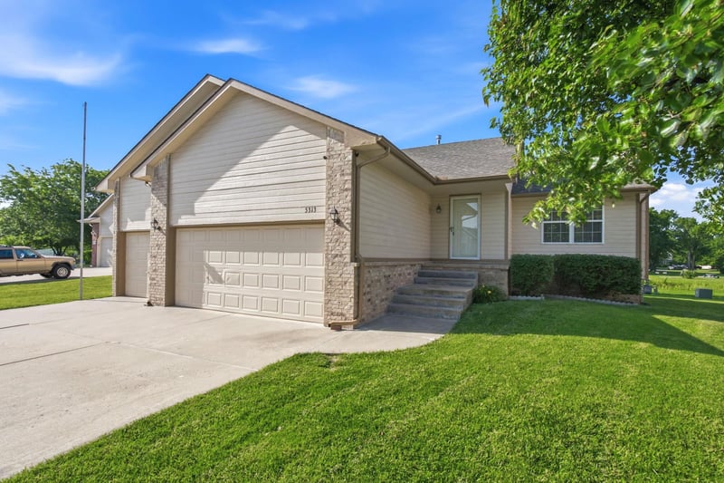 5313 Shadowridge Ct, Wichita, KS 67220