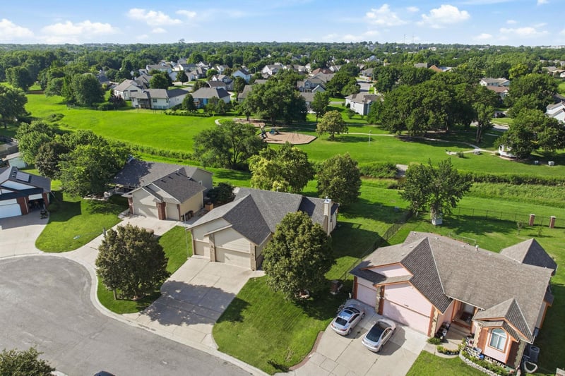 5313 Shadowridge Ct, Wichita, KS 67220