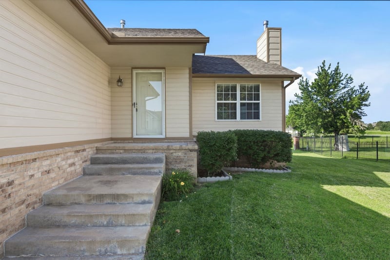 5313 Shadowridge Ct, Wichita, KS 67220