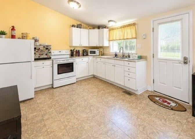 1219 Midland , Salina, KS 67401