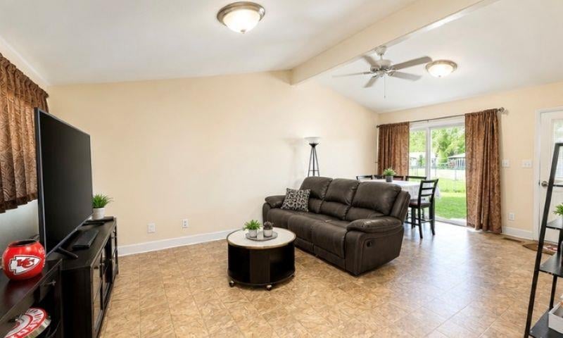1219 Midland , Salina, KS 67401