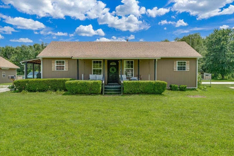 615 57th St S, Wichita, KS 67216
