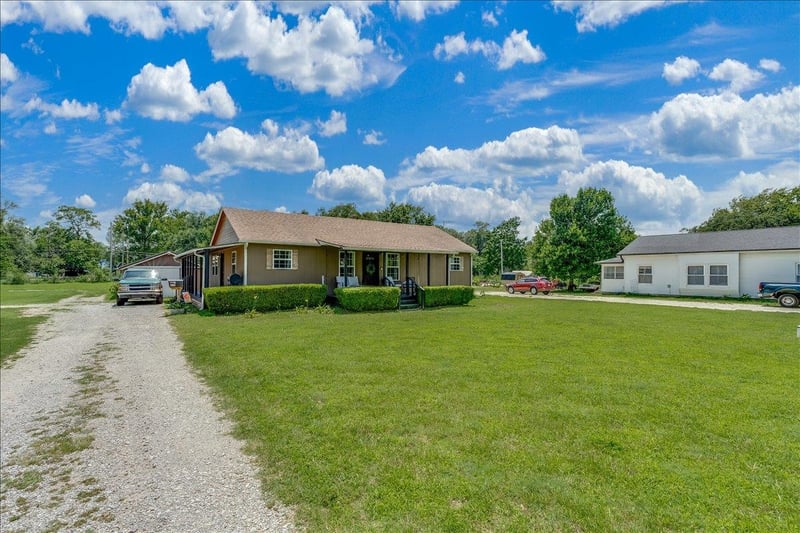 615 57th St S, Wichita, KS 67216