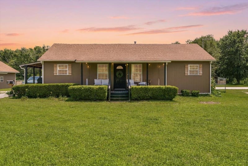 615 57th St S, Wichita, KS 67216