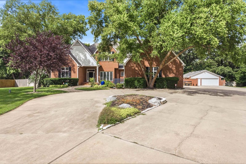 419 Brook Forest Rd, Derby, KS 67037