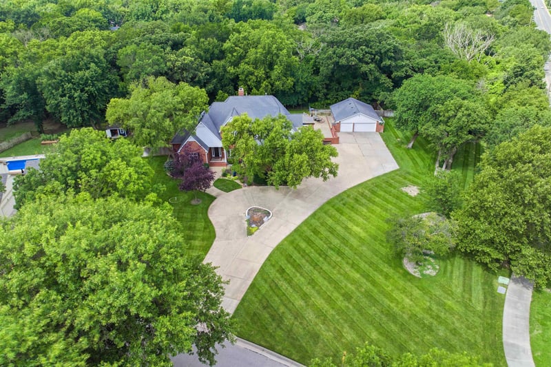 419 Brook Forest Rd, Derby, KS 67037