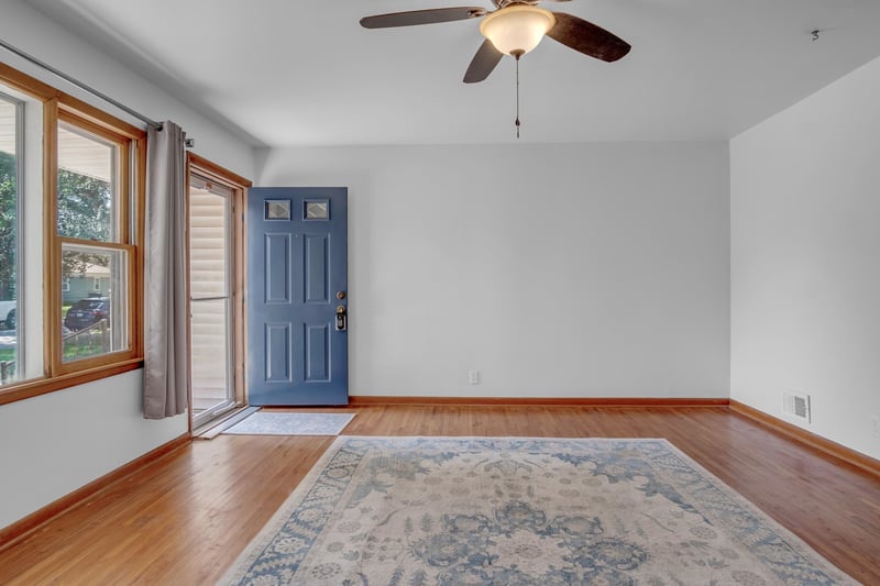 1412 W 8th St, Newton, KS 67114