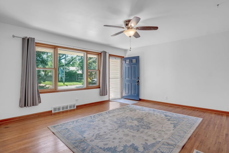 1412 W 8th St, Newton, KS 67114