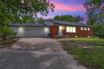 870 S Watson Ln, Wichita, KS 67207