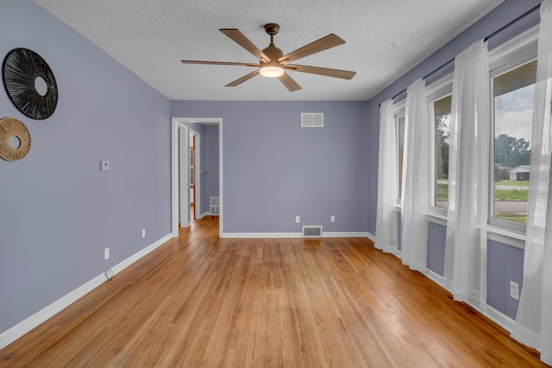 870 Watson Ln, Wichita, KS 67207