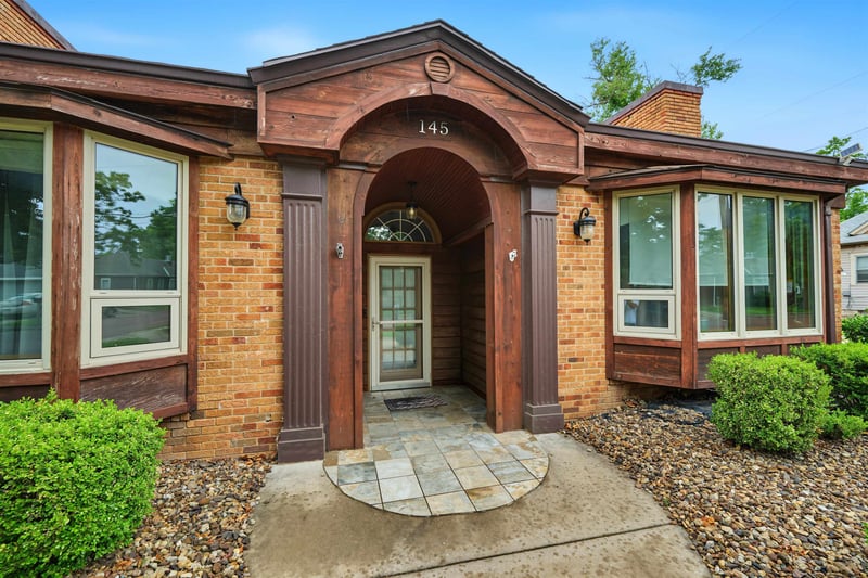 145 Phillips , Salina, KS 67401