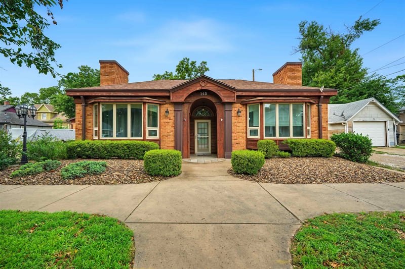 145 Phillips , Salina, KS 67401