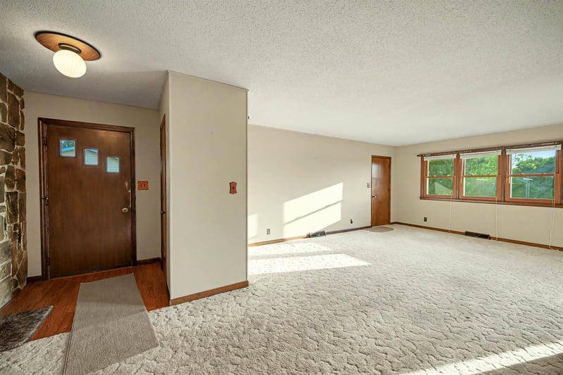 515 N Pine St, Lindsborg, KS 67456