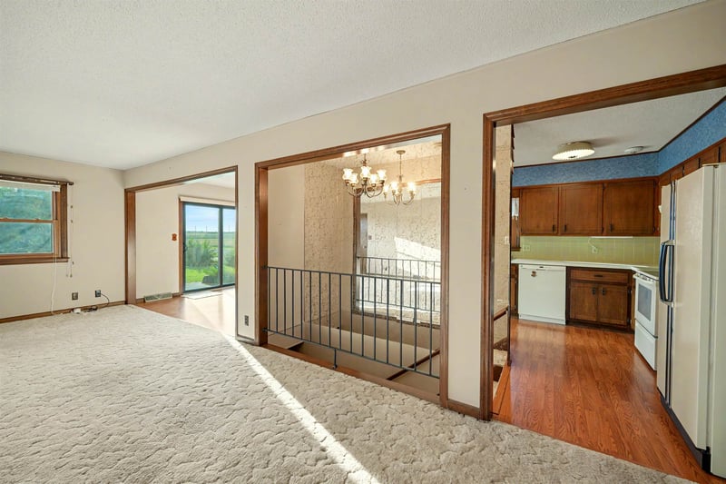 515 N Pine St, Lindsborg, KS 67456