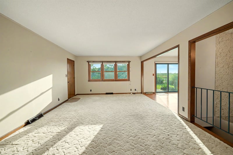 515 N Pine St, Lindsborg, KS 67456