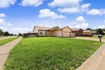 1920 S Leeanne Ln, Wichita, KS 67207