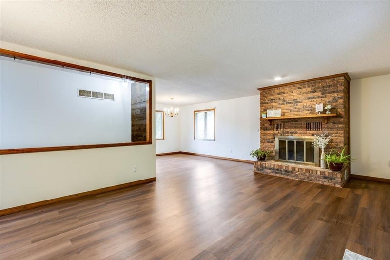 727 Crescent , Hesston, KS 67062
