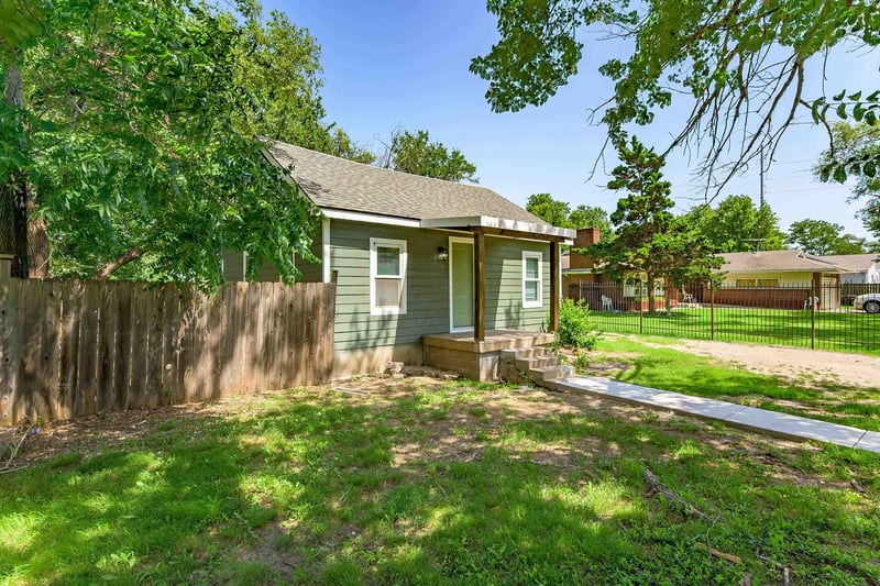 1242 Piatt Ave, Wichita, KS 67214
