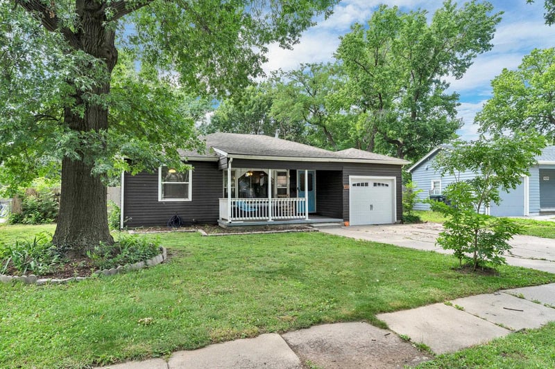 645 Waverly Dr, Wichita, KS 67218