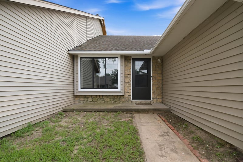 2547 Yellowstone Ct, Wichita, KS 67215