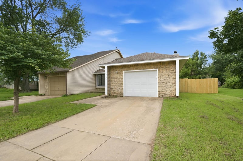 2547 Yellowstone Ct, Wichita, KS 67215