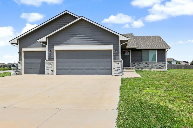 2402 Velvet Leaf Ct, Andover, KS 67002