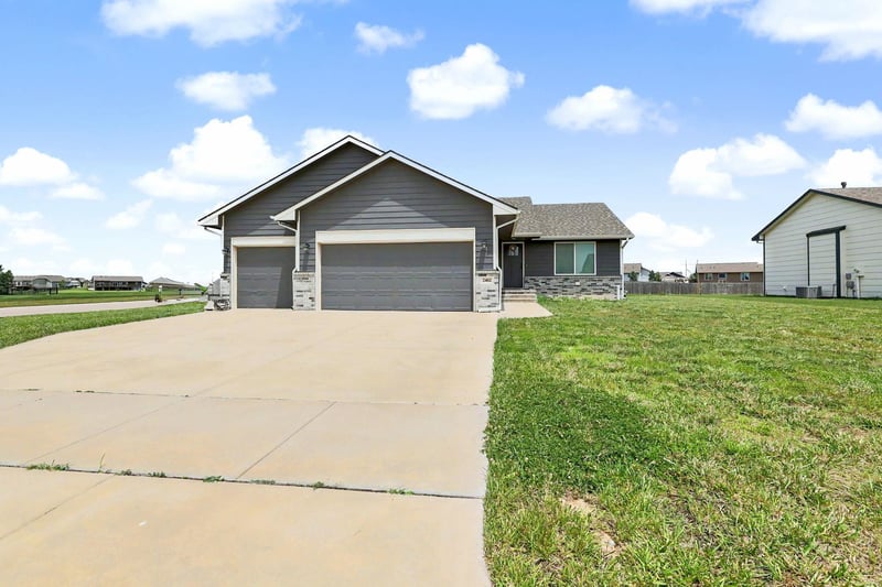 2402 Velvet Leaf Ct, Andover, KS 67002