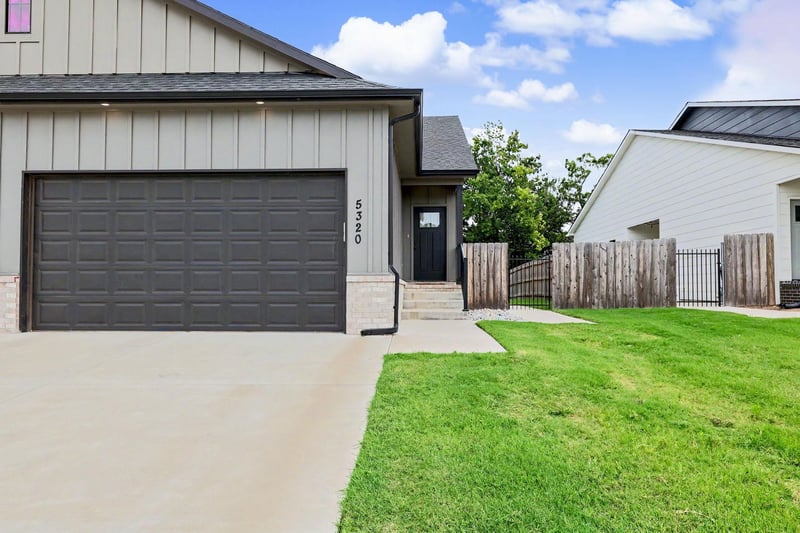5320 Pinecrest St, Bel Aire, KS 67220