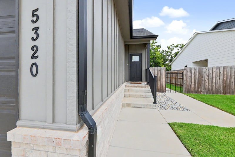 5320 Pinecrest St, Bel Aire, KS 67220