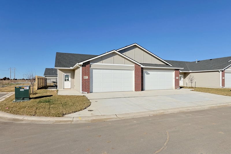 3829 Bluelake Ct, Wichita, KS 67215