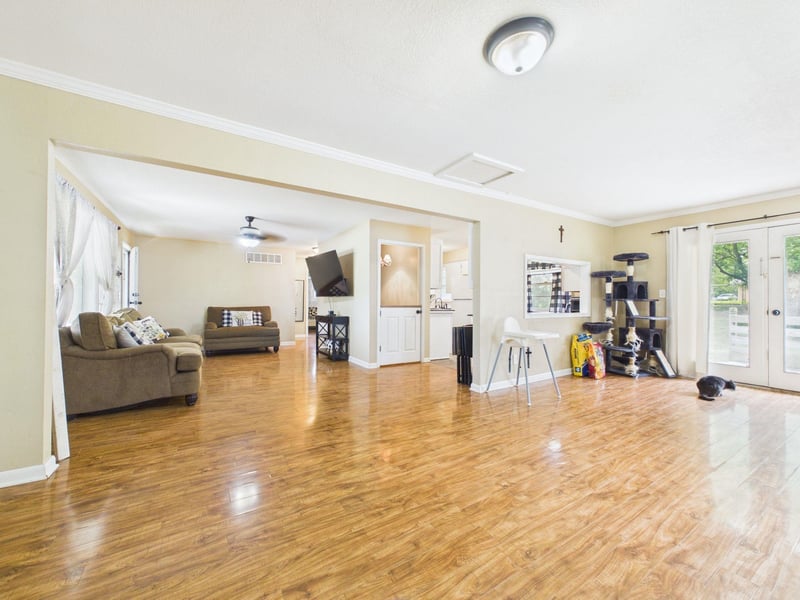 901 Foulk Dr, Belle Plaine, KS 67013