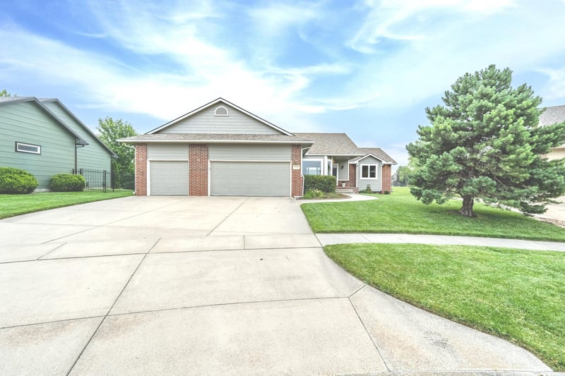 933 Lost Hills Ct, Derby, KS 67037