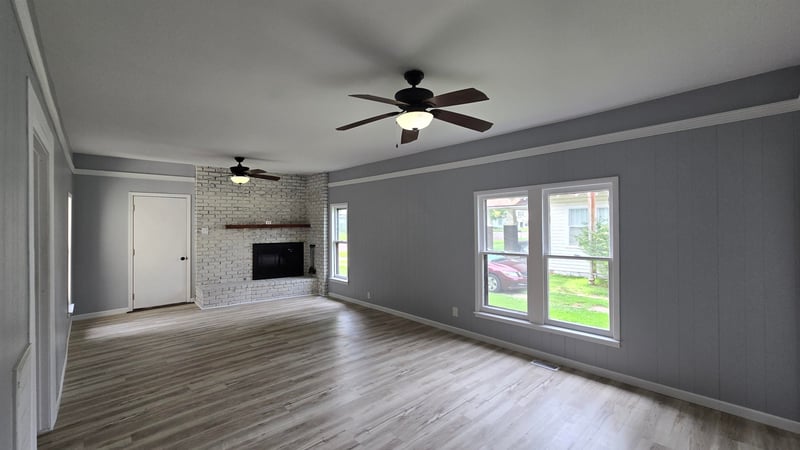 614 C St, Arkansas City, KS 67005