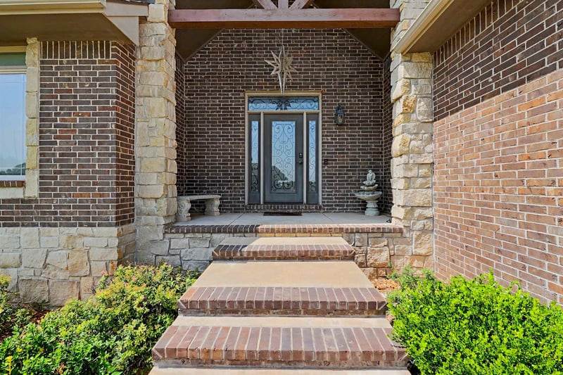 1615 Obsidian St, Wichita, KS 67235