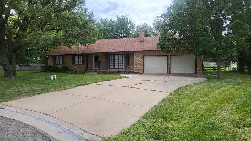 840 Trinity Ct, Newton, KS 67114