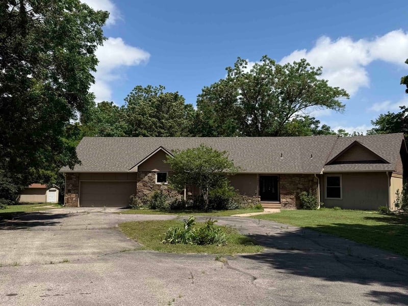 1537 Milton Ct, Derby, KS 67037