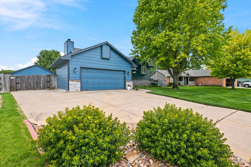 1308 Loring , Haysville, KS 67060