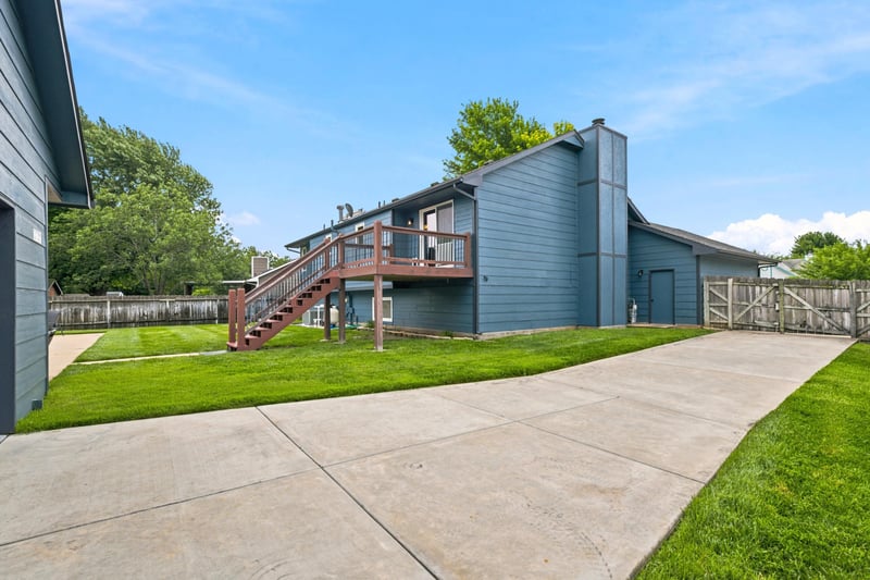 1308 Loring , Haysville, KS 67060