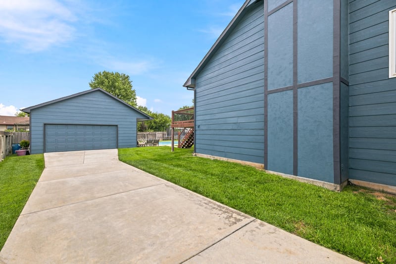 1308 Loring , Haysville, KS 67060