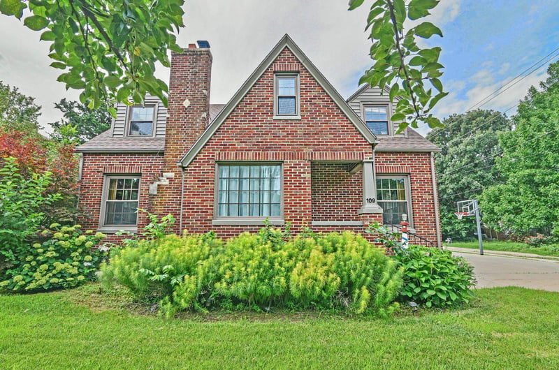 109 Academy , Hesston, KS 67062