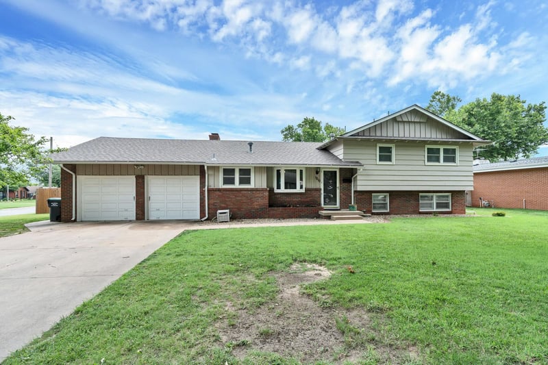 1210 Farmstead St, Wichita, KS 67208