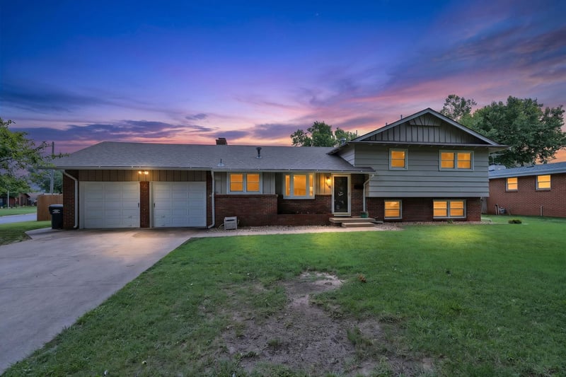 1210 Farmstead St, Wichita, KS 67208
